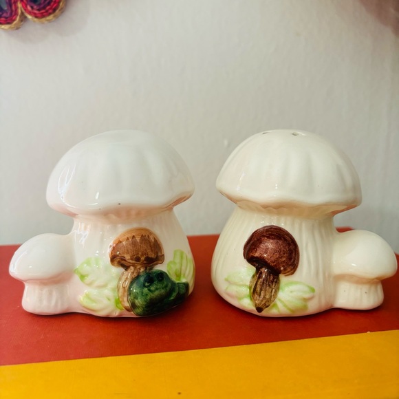 Vintage Mushroom & Frog Double Sided Salt & Pepper Shakers - Picture 1 of 4
